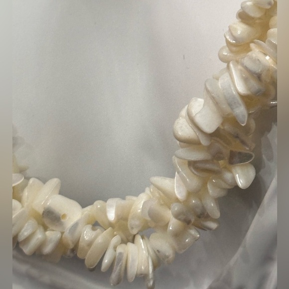 Mother of Pearl Multi Strand Necklace White Twisted Barrel Clasp Choker 0598 R - Picture 4 of 10